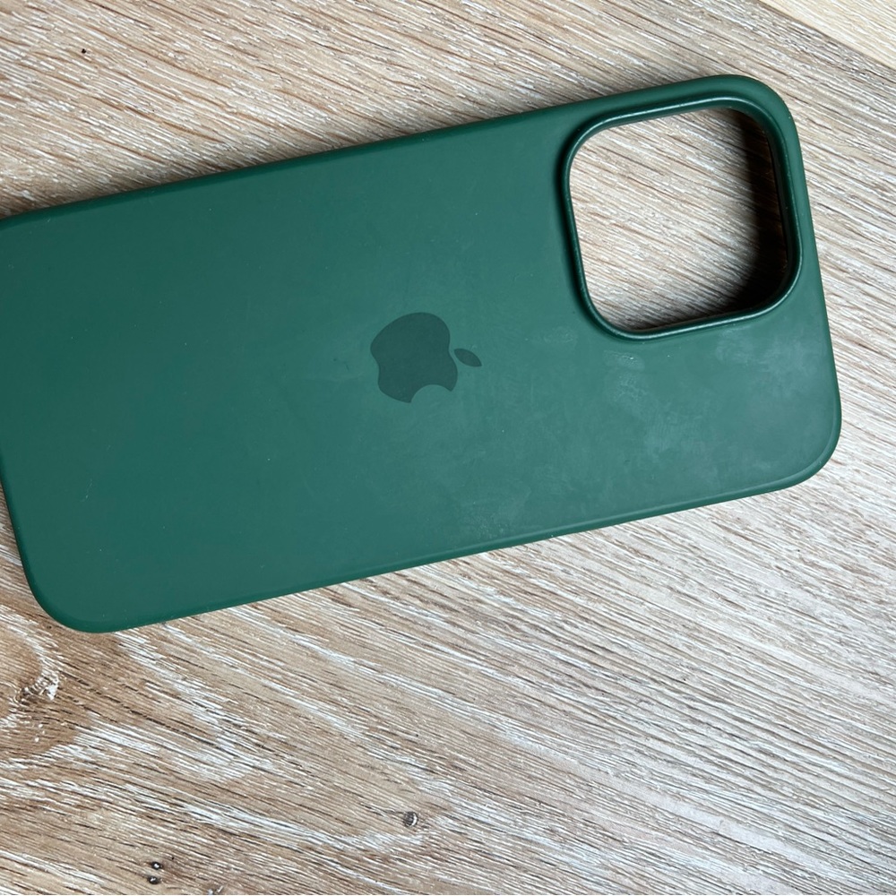 Apple iPhone 13 pro MagSafe silicone case